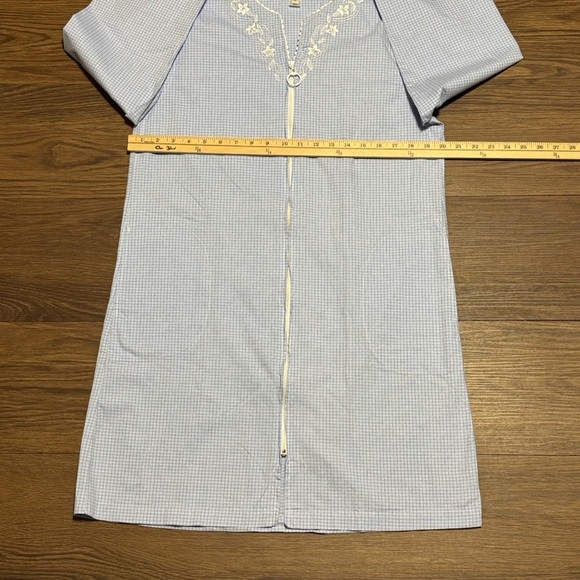 🔥🔥🔥Miss Elaine Light Blue Checkered Pajama Gown Size: Medium🔥🔥🔥 - Picture 4 of 7